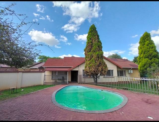3 BEDROOM HOUSE FOR SALE IN GEELHOUTPARK